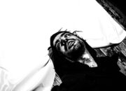 Kim jest ten człowiek, co tak broczy krwią? / What  Bloody Man Is That?